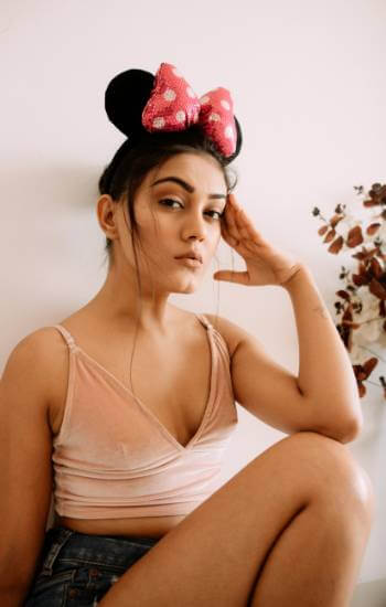 Divya Shetty – celebrity call girl in Hebbal Bangalore for discreet companionship, yoga dates and soulful meetups